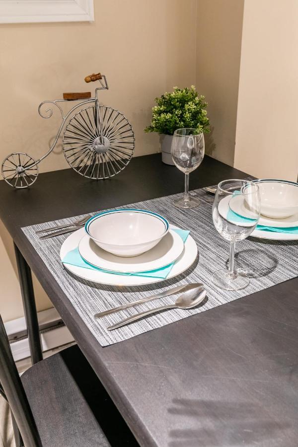 Newly Renovated - Cozy 1Br Apt With Netflix - Prime Location Toronto Luaran gambar